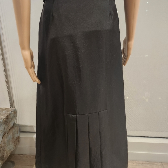 Prada skirt... color - black; sz - 6 - Picture 3 of 5